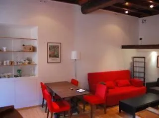 Relais Navona71 بيت ضيافة 2*